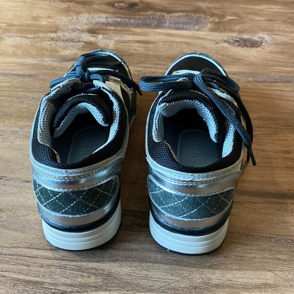 Chanel black and white sneakers women’s US size 6 - Picture 4 of 6